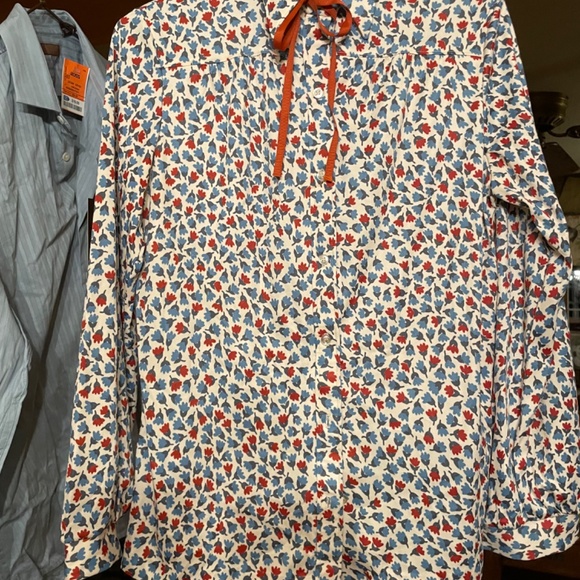 Vintage women’s button down shirt size m in like new condition - Picture 2 of 4